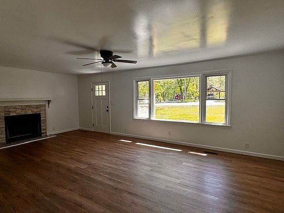 5th image of 233 Glen Oak Cir