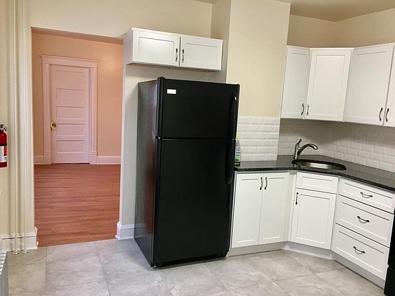 3rd image of 7 Northside Ave Floor 2
