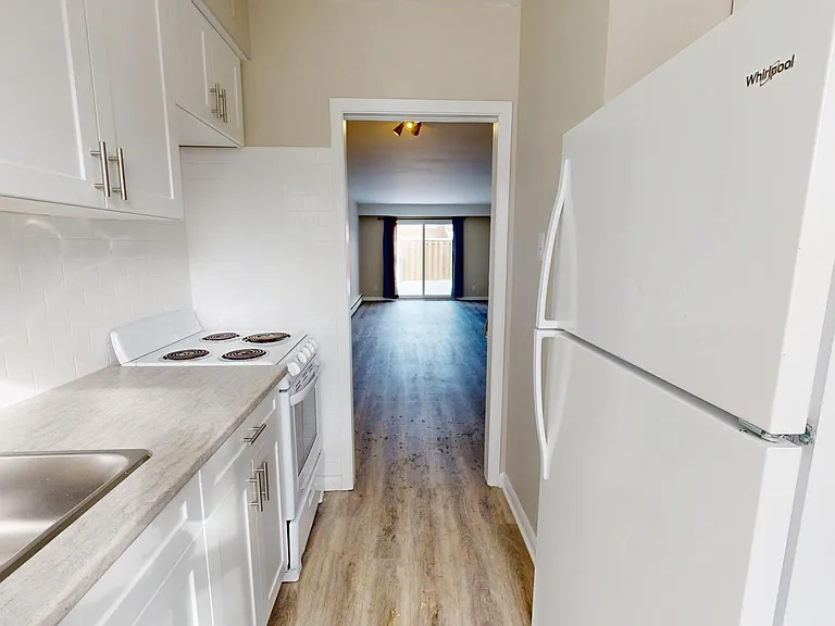 144 Arbour Glen Cres #1 — Photo 6