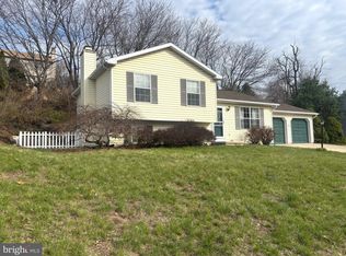 6104 Locust Ln, Mechanicsburg, PA