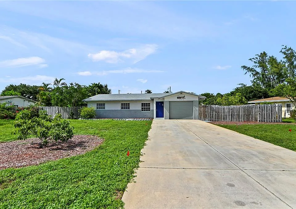 271 NW 35th St
