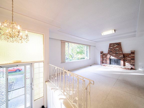 3rd image of 3449 E Pender St