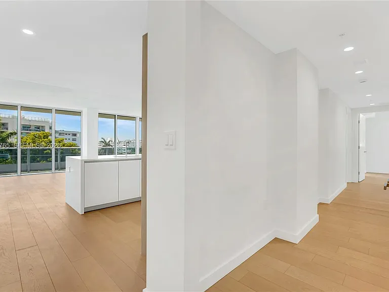 9221 E Bay Harbor Dr #511/512 — Photo 42