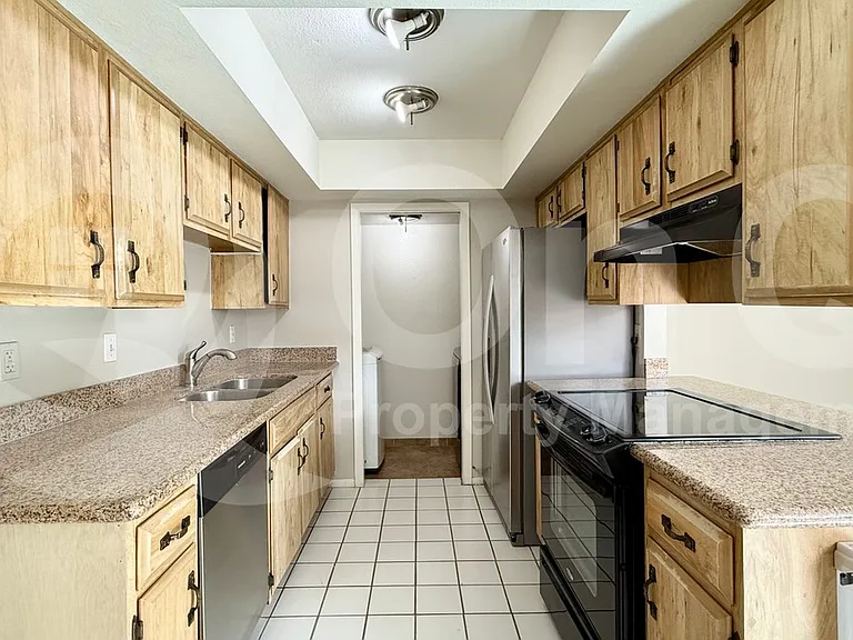 3132 W Harmont Dr — Photo 9