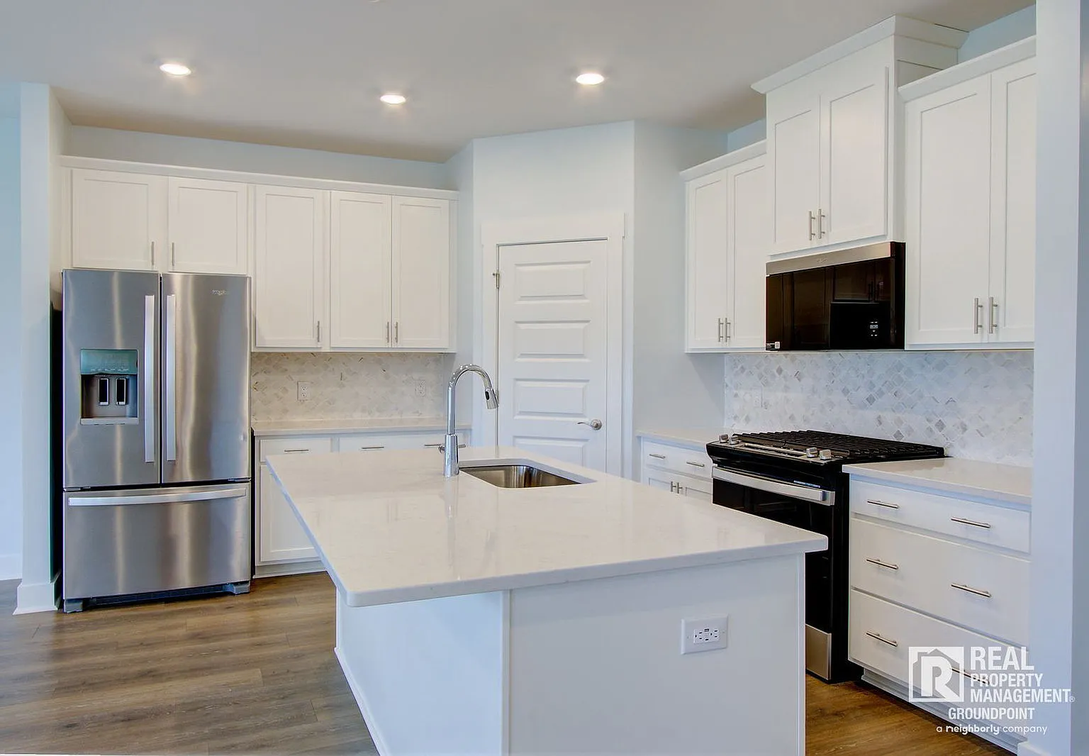 5 bed, 3.0 bath, 2815 sqft, $3,100 — Photo 4