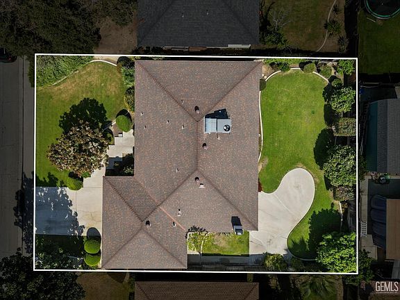 3rd image of 204 Carr St