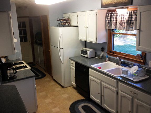 5th image of 169 Powell Pl