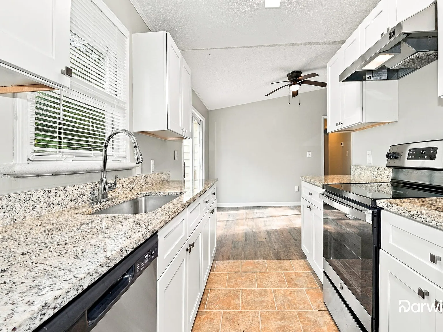 3 bed, 2.0 bath, 1138 sqft, $1,725 — Photo 3