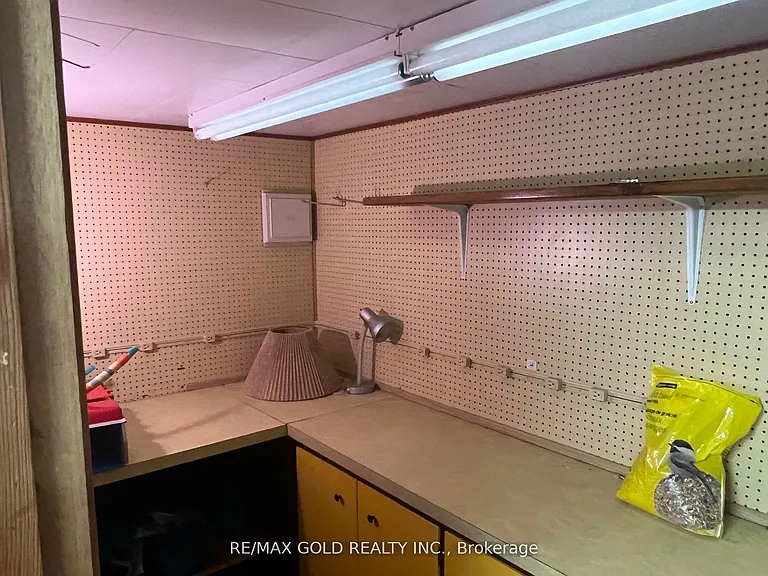 979 Wellington St — Photo 25