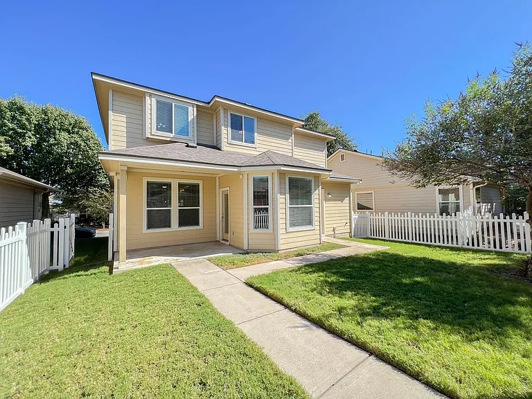 921 Heritage Springs Trl — Photo 23