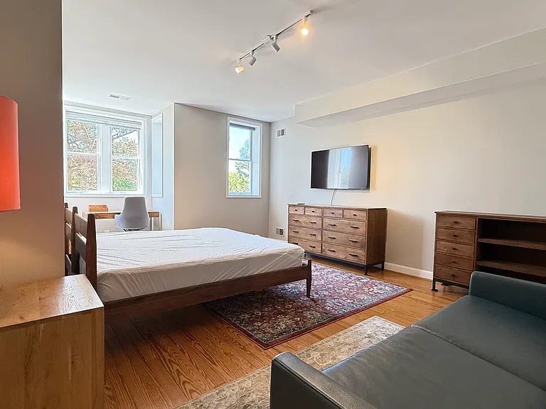 1118 F St NE #3 — Photo 25