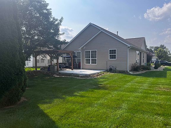 3rd image of 969 Lincoln Park East Dr