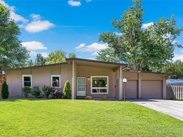 9001 W 93rd Ter, Overland Park, KS 66212