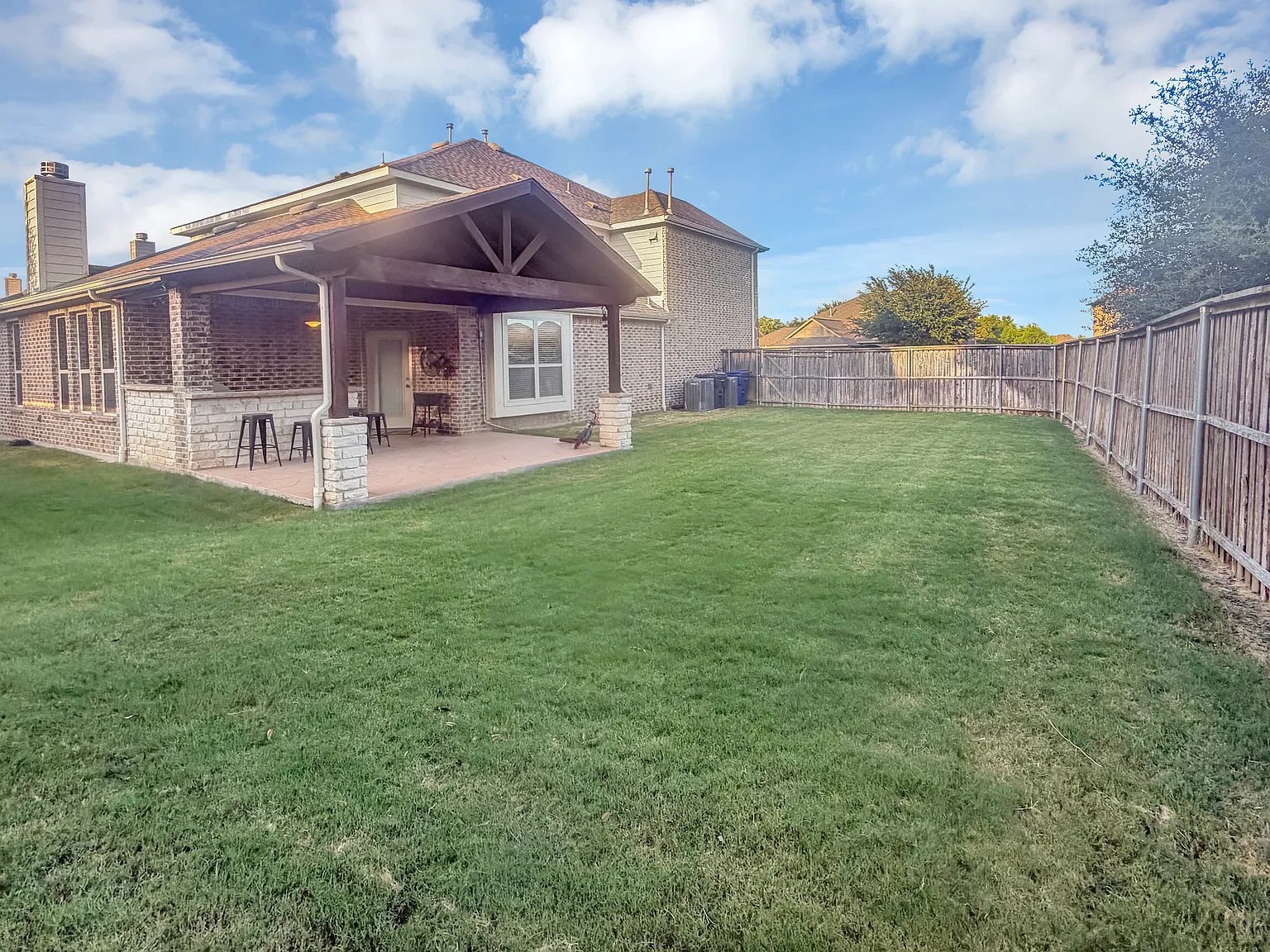 5 bed, 3445 sqft, $3,500 — Photo 2