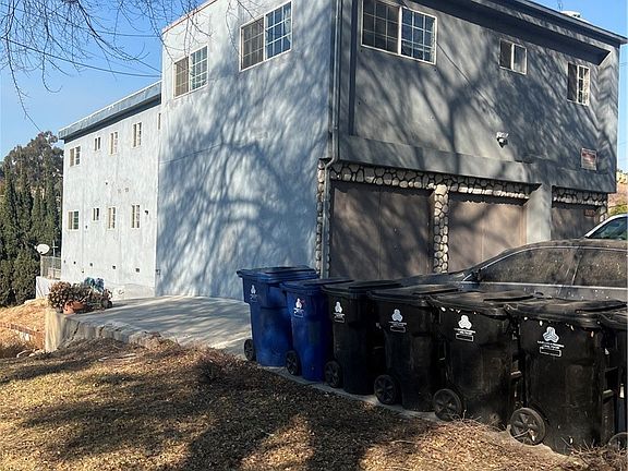 5th image of 3753 Harriman Ave
