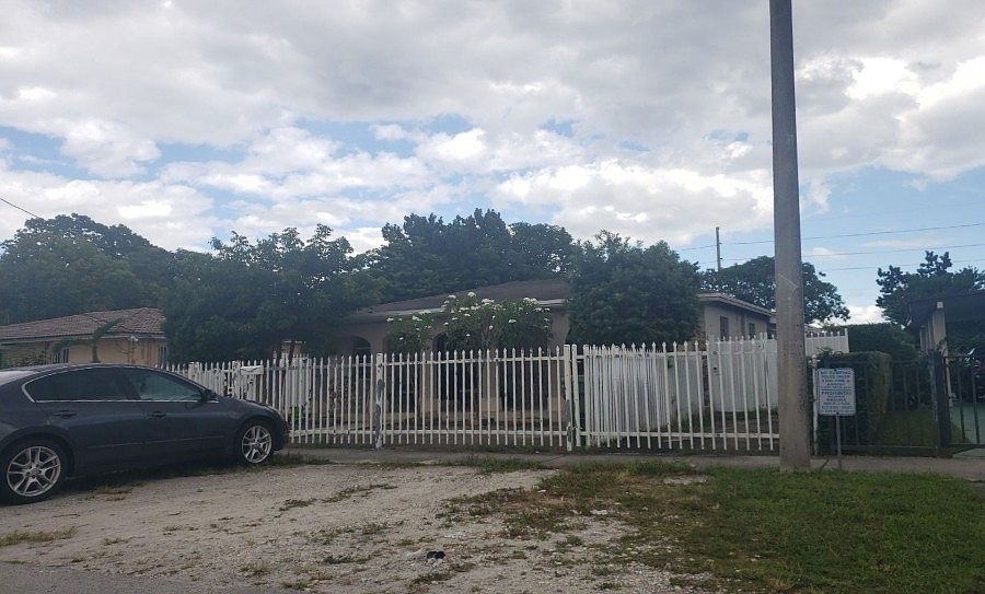 2nd image of 505 SW 62nd Ct