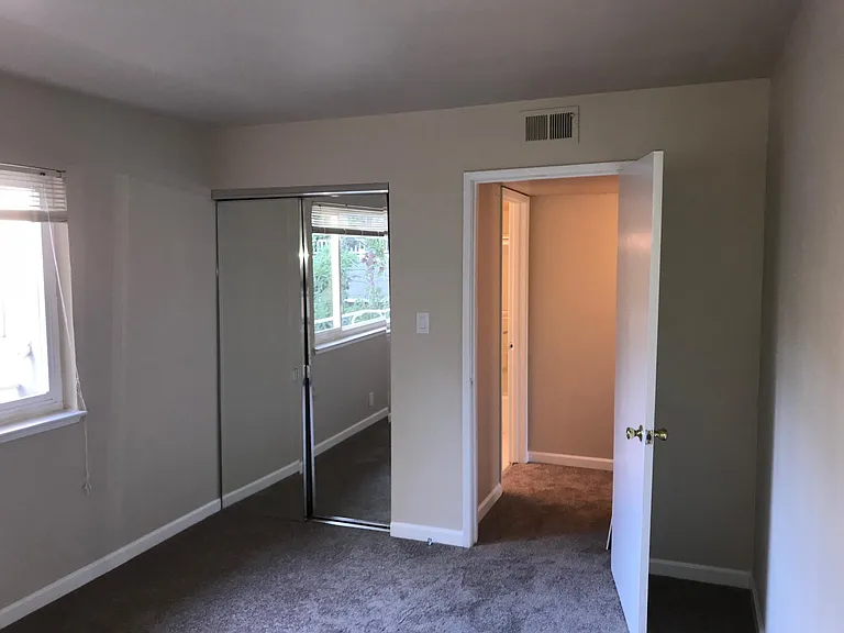 815 E 4th Ave #5 — Photo 15