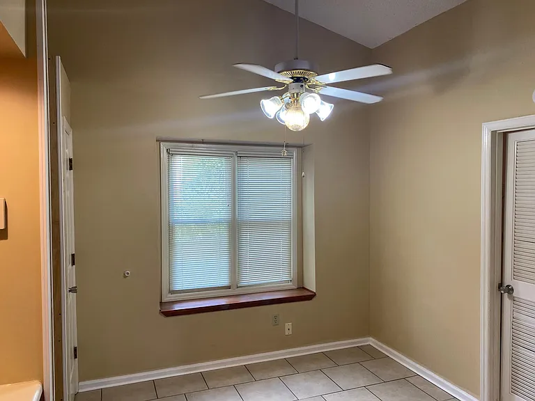 1424 Clear Brook Dr — Photo 17
