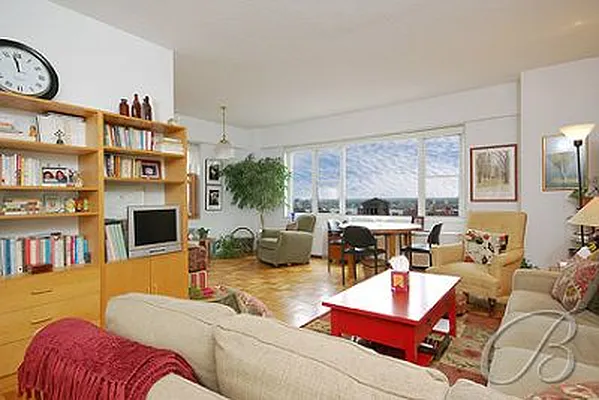Sold by Bellmarc Realty | media 8