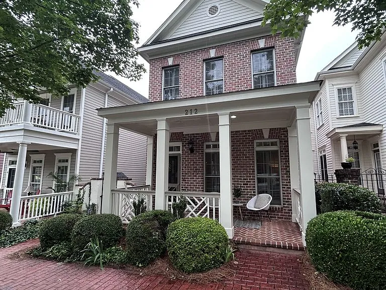 212 Village Walk Ln — Photo 1