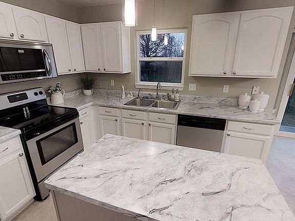 3rd image of 6341 W Oxford Ln