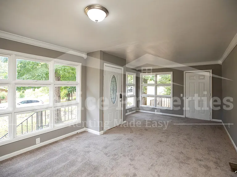 656 Kenwood Dr — Photo 5