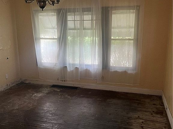 5th image of 4141 E 110th St