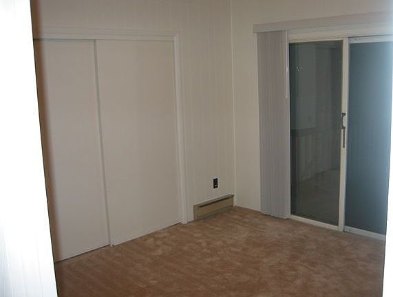 front bed room with slider