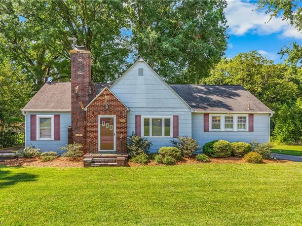 3140 Iris St, Winston Salem, NC 27107
