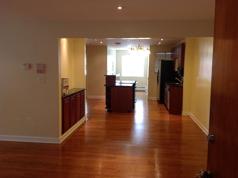 1st image of 5205 W Drummond Pl APT 10