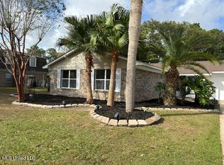 3221 Nottingham Rd, Ocean Springs, MS 39564