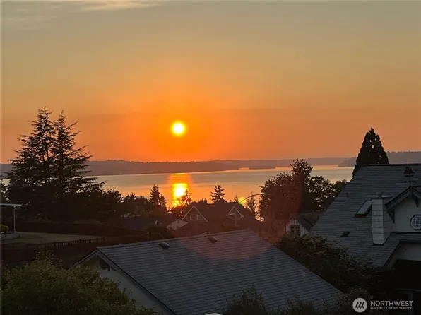 1607 Nisqually Street, Steilacoom, WA 98388