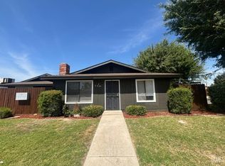 2824 N Half Moon Dr, Bakersfield, CA 93309