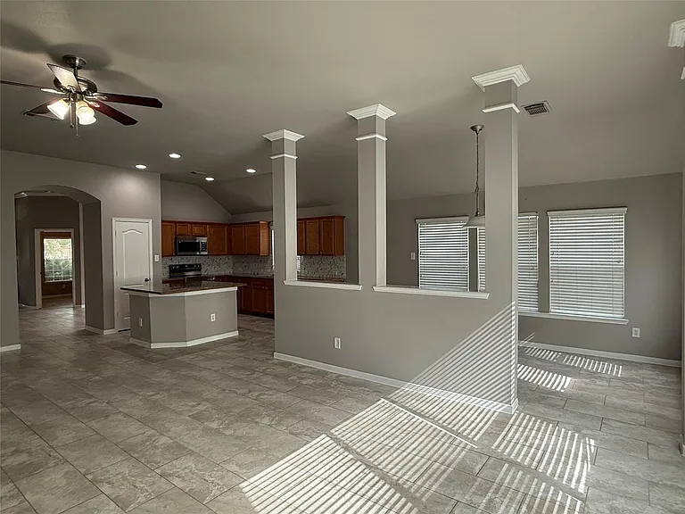16126 Saxon Hollow Ln — Photo 8