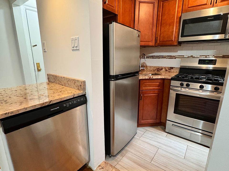 2nd image of 306 E 38th St #3Y