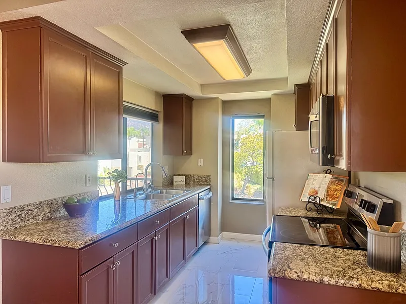 2 bed, 2.0 bath, 997 sqft, $2,895 — Photo 3