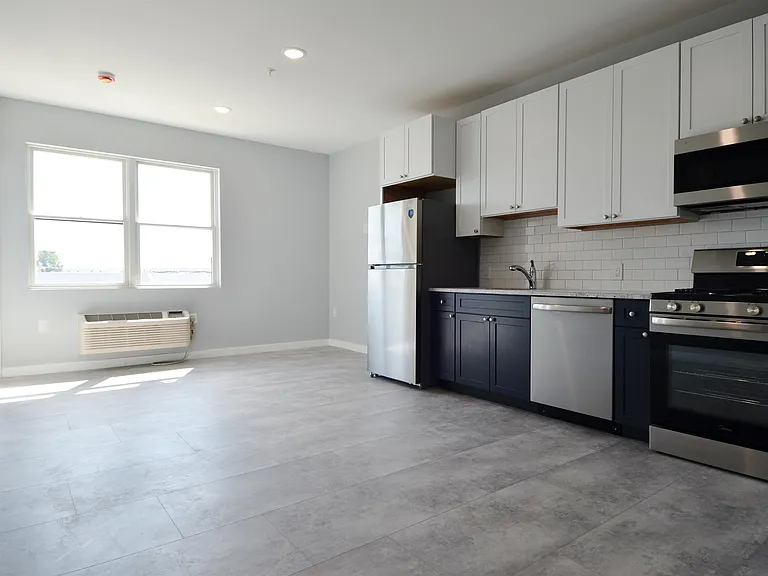 82-84 E 31st St #202 — Photo 3