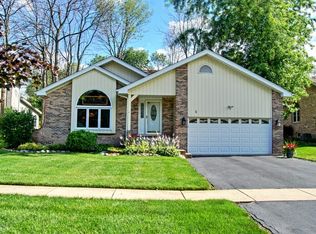 6 W Roberta St, Lemont, IL 60439