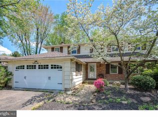 19 E Split Rock Dr, Cherry Hill, NJ 08003