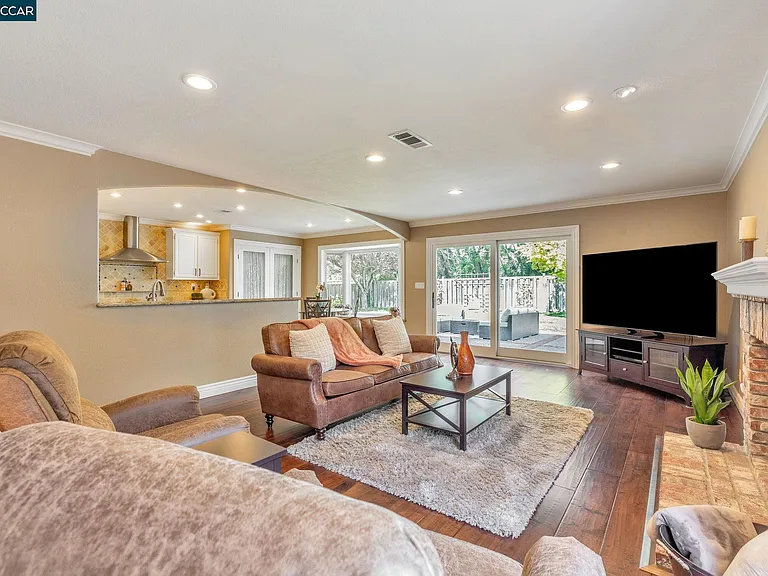 668 Sun Tree Ct — Photo 14