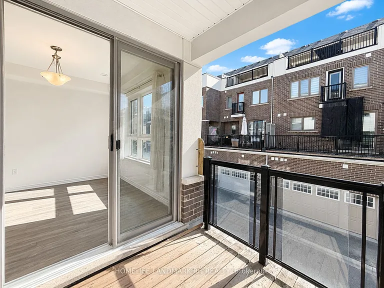19 Edward Lennox St — Photo 11