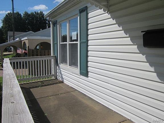 3rd image of 2380 Hawthorne Manor Dr