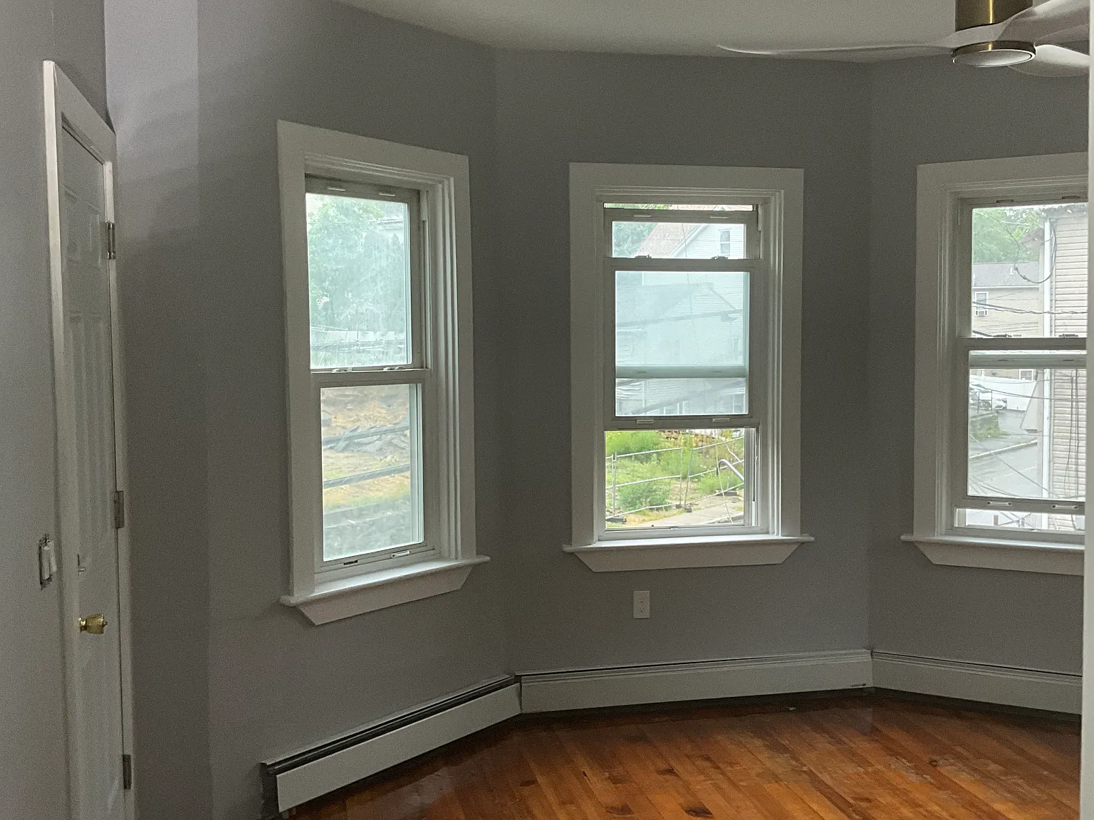 3 bed, 1400 sqft, $2,400 — Photo 2