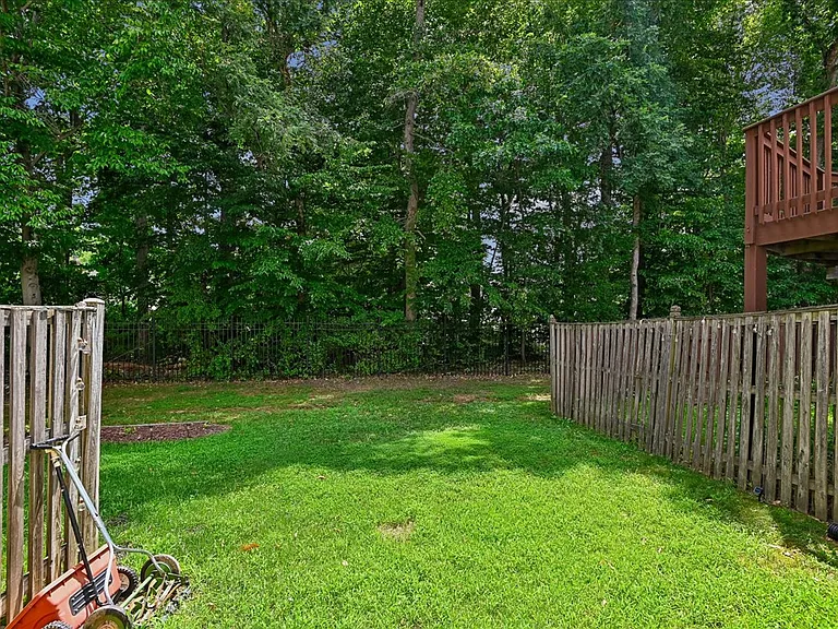 530 Mount Lubentia Ct E — Photo 30
