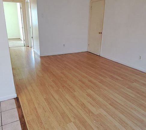 3rd image of 1801 Bower St APT C1