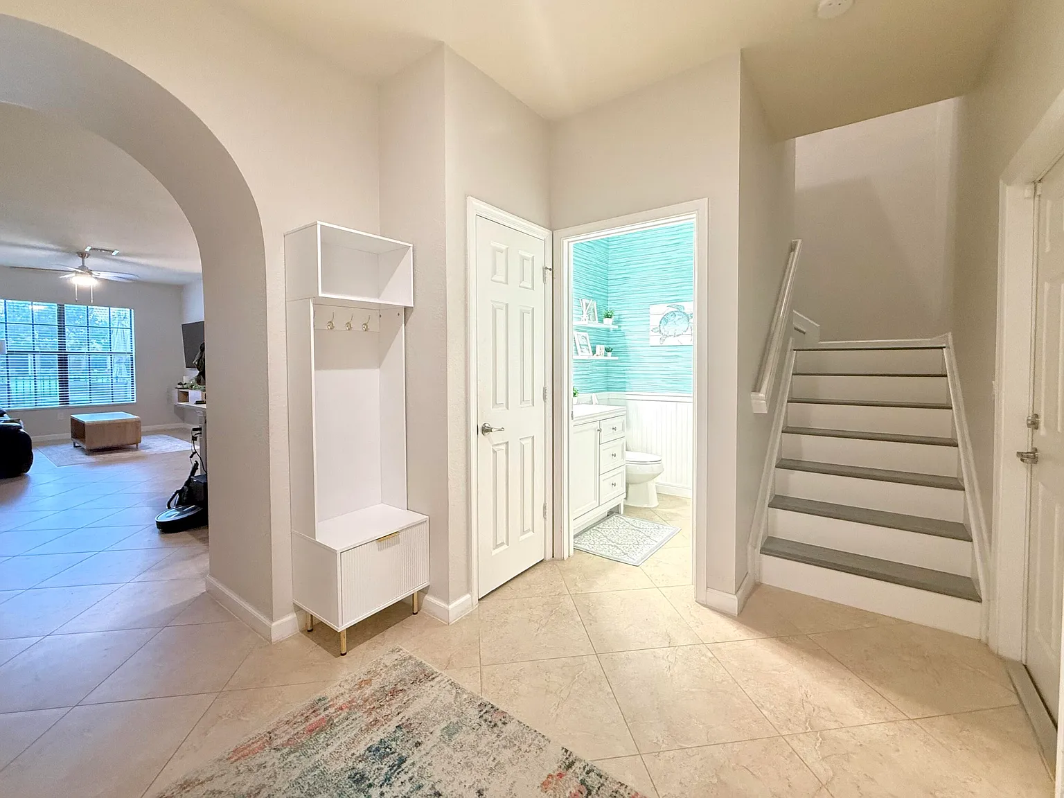3 bed, 2.5 bath, 1688 sqft, $3,400 — Photo 4