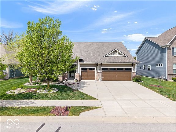 2nd image of 15830 Oakhurst Ln