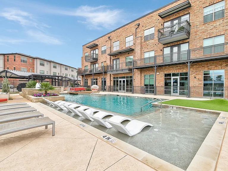 Eastbank River Walk Townhomes & Apartments — Photo 7