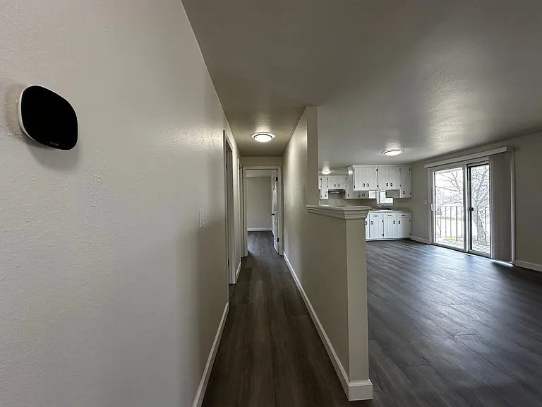 2746 Nicolet Dr — Photo 13
