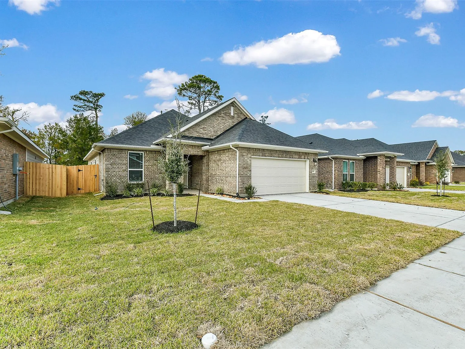 4 bed, 2.5 bath, 1745 sqft, $2,400 — Photo 3
